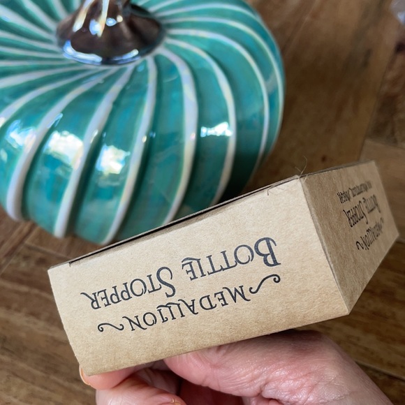 NWT! Pewter Medallion With Wood - Picture 6 of 6